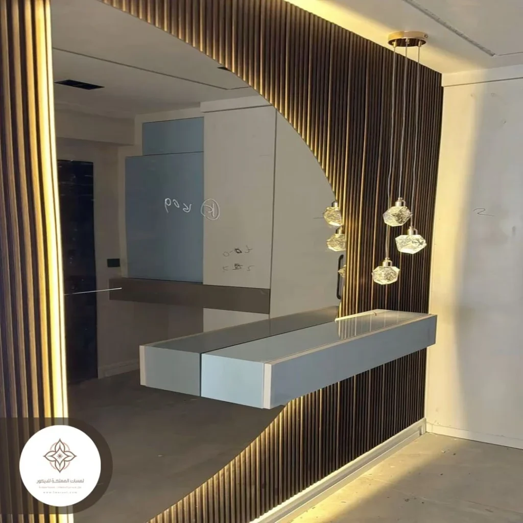 اشكال مرايا جدارية الجبيل